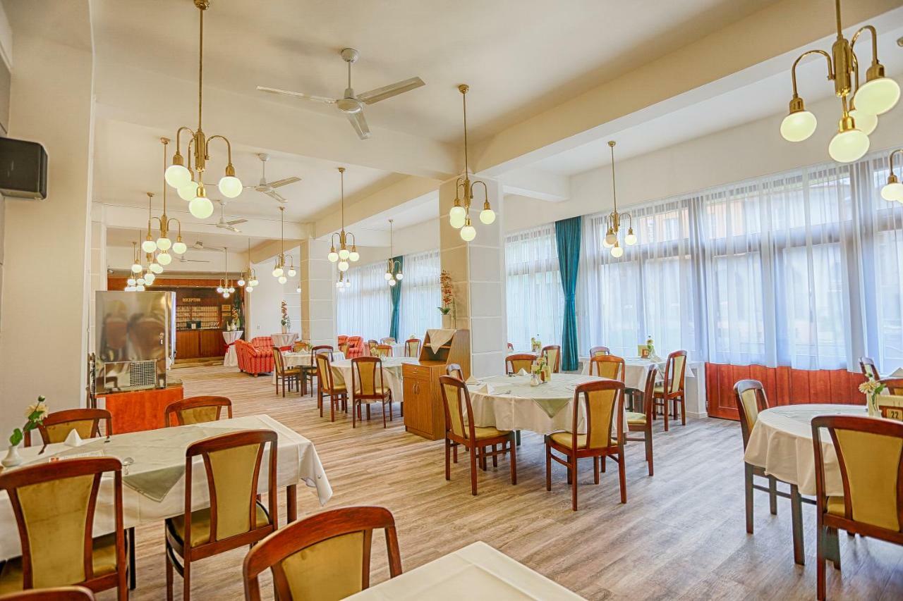 Ensana Jalta Hotel Piest'any Luaran gambar